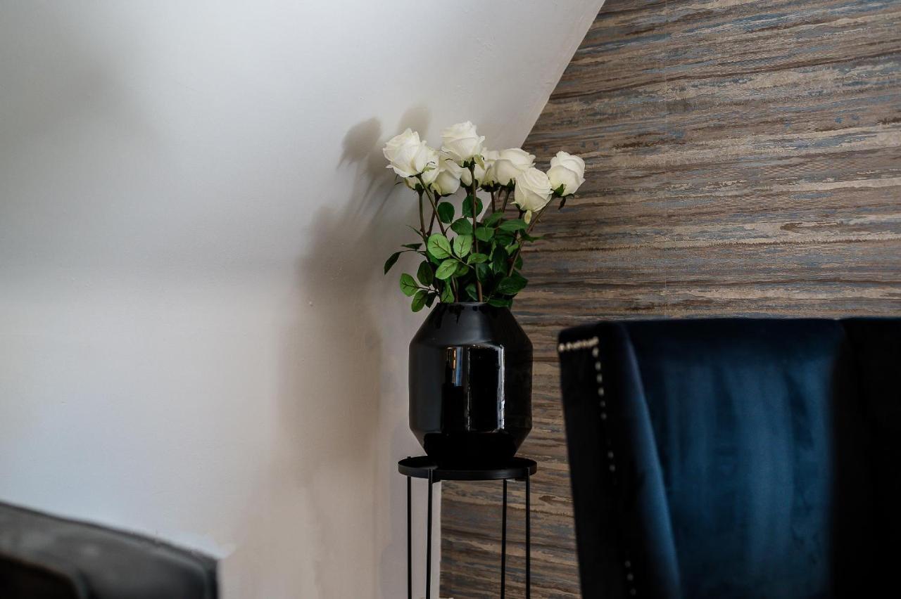 Host & - Kensington Quarters Apartment *
