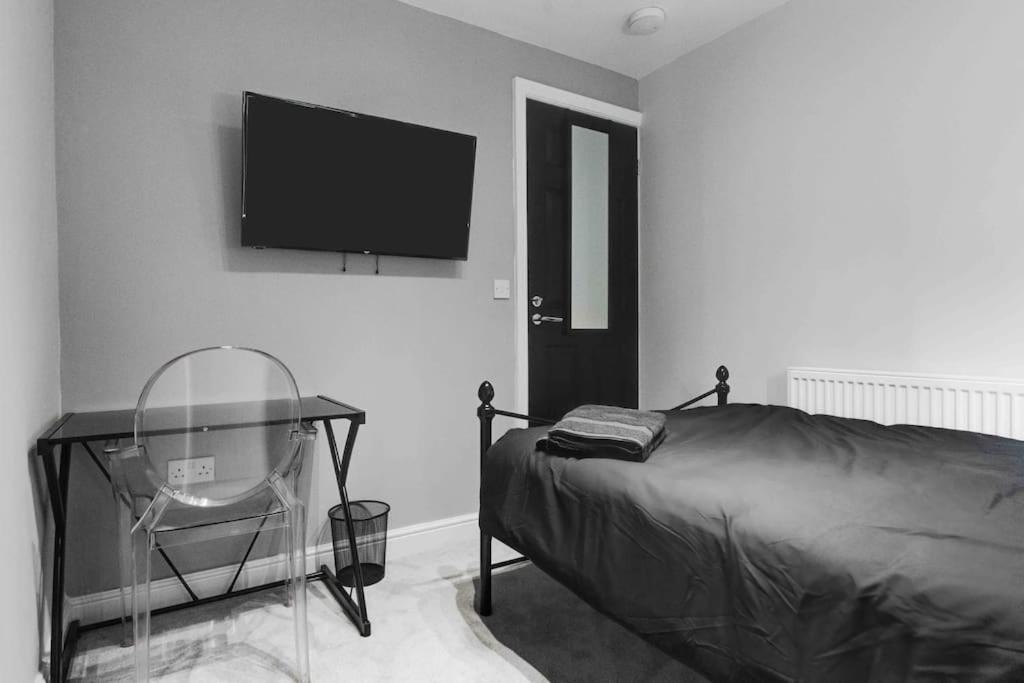 4 Bedroom Stylish Location Liverpool