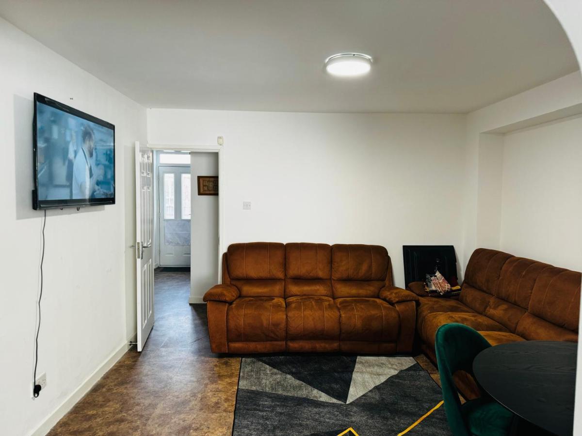 Liberty 4 Bed 2 Bathroom Sharing House For 12 People Liverpool