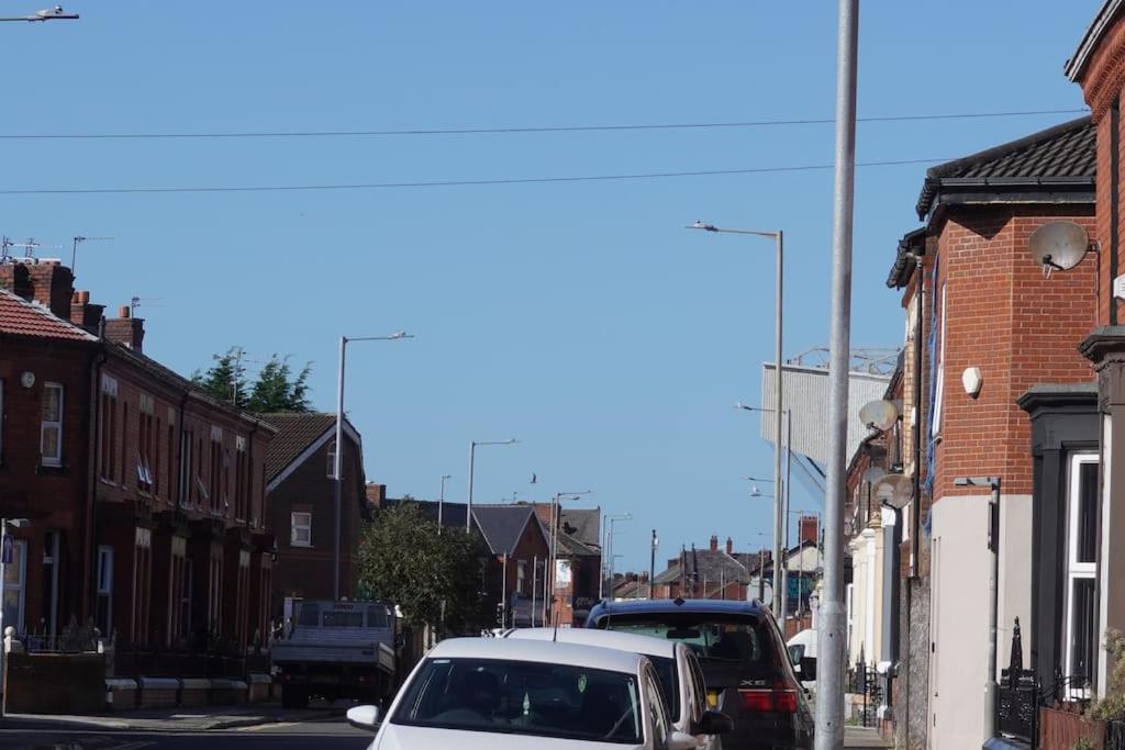Two Spacious Bedroom Flat - Only 400 Yards From Lfc Stadium Apartment Liverpool