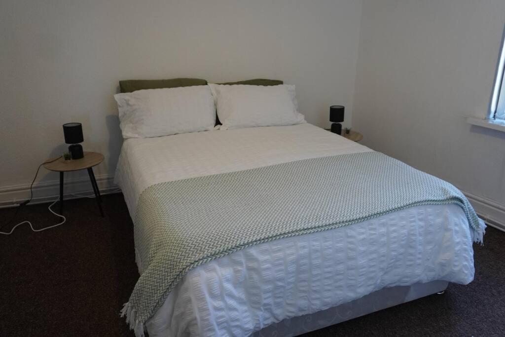 Two Spacious Bedroom Flat - Only 400 Yards From Lfc Stadium Apartment Liverpool