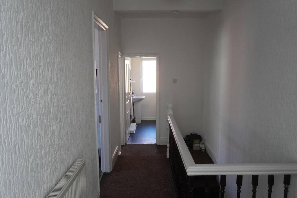 Two Spacious Bedroom Flat - Only 400 Yards From Lfc Stadium * Liverpool
