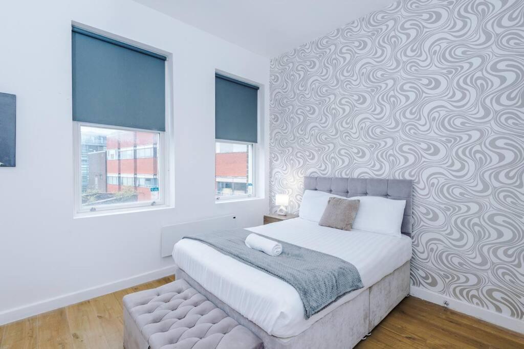 Stylish Located In The Centre Of - Web-exclusive Offers At A-kapartments Apartment *
