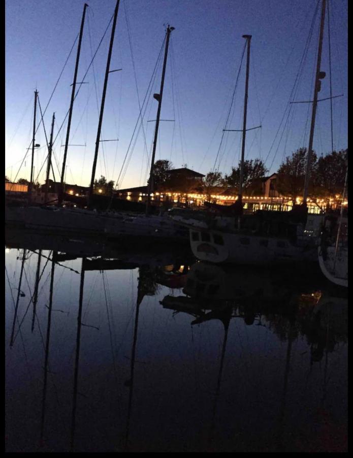 Boats Sleeping 4 In Marina Botel *