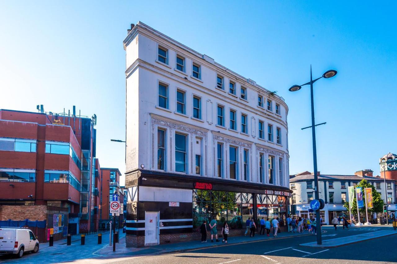 Stylish Located In The Centre Of - Web-exclusive Offers At A-kapartments Apartment