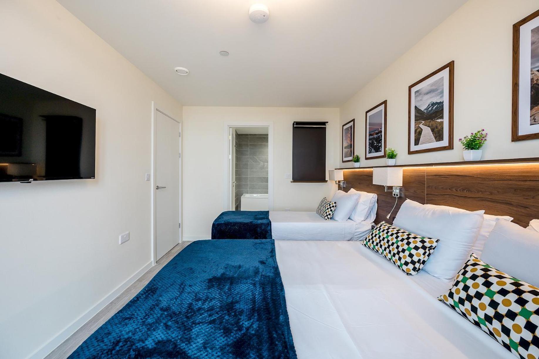 Stunning 2 Bed U6 - Sleeps 8 *