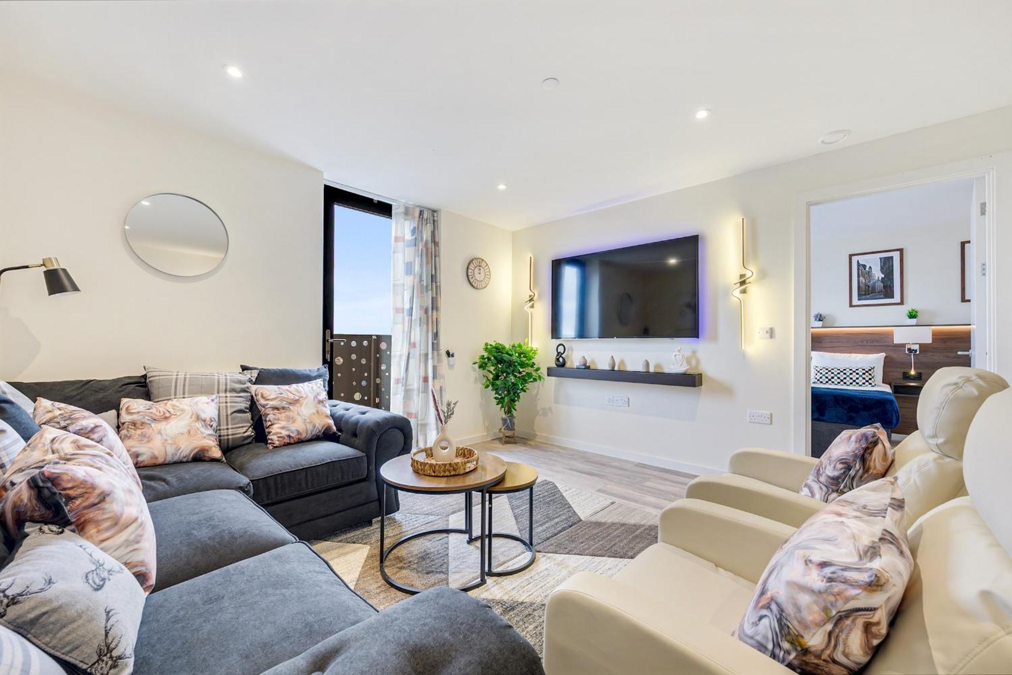 Stunning 2 Bed Apartment U6 - Sleeps 8