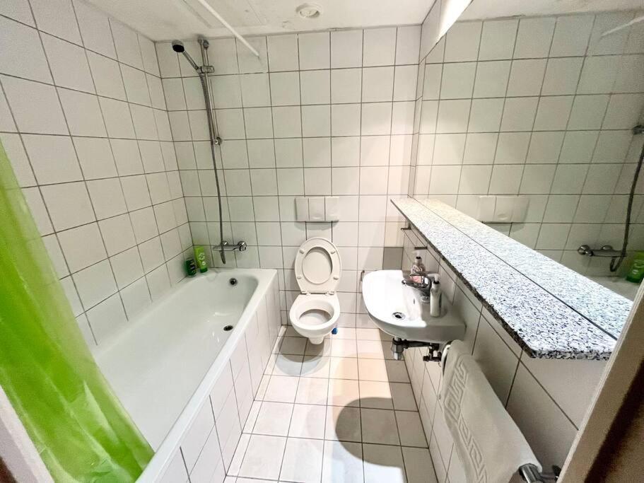 Duplex On The Docks - Free Wifi/parking Apartment