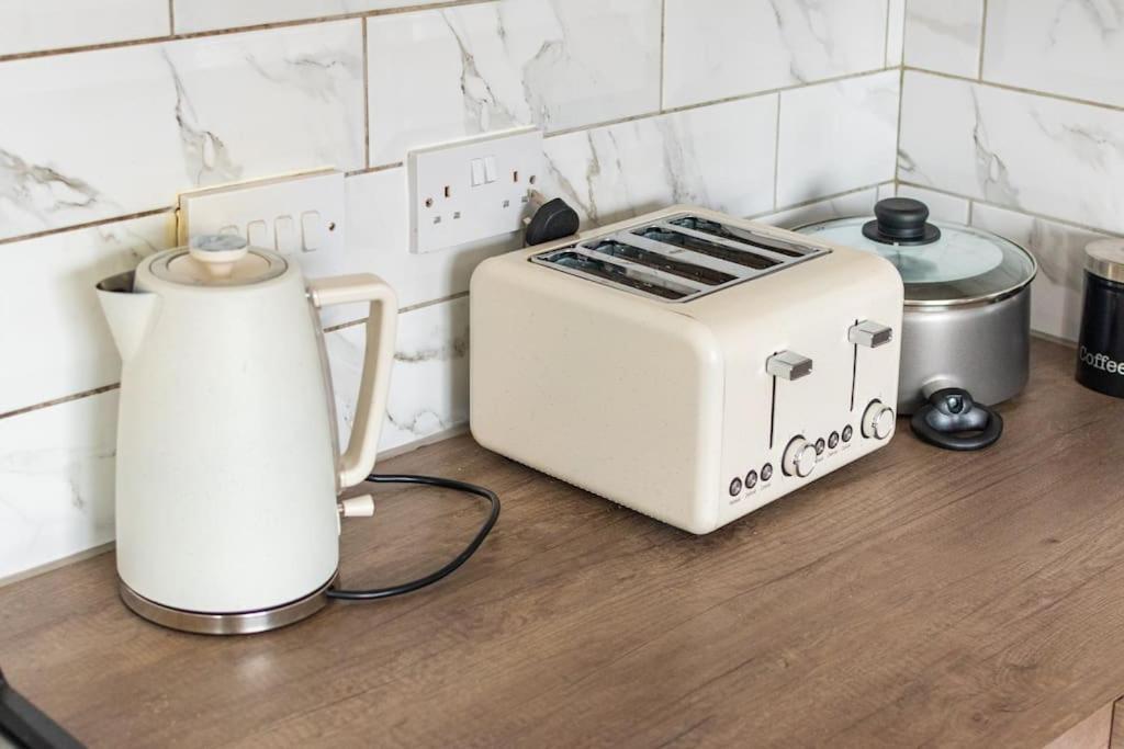 Cosy Merseyside Retreat *