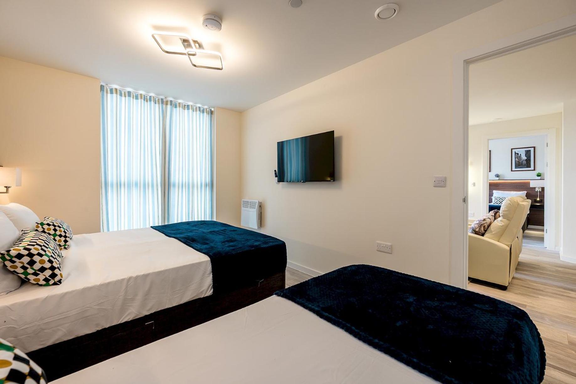Apartment Stunning 2 Bed Apartment U6 - Sleeps 8