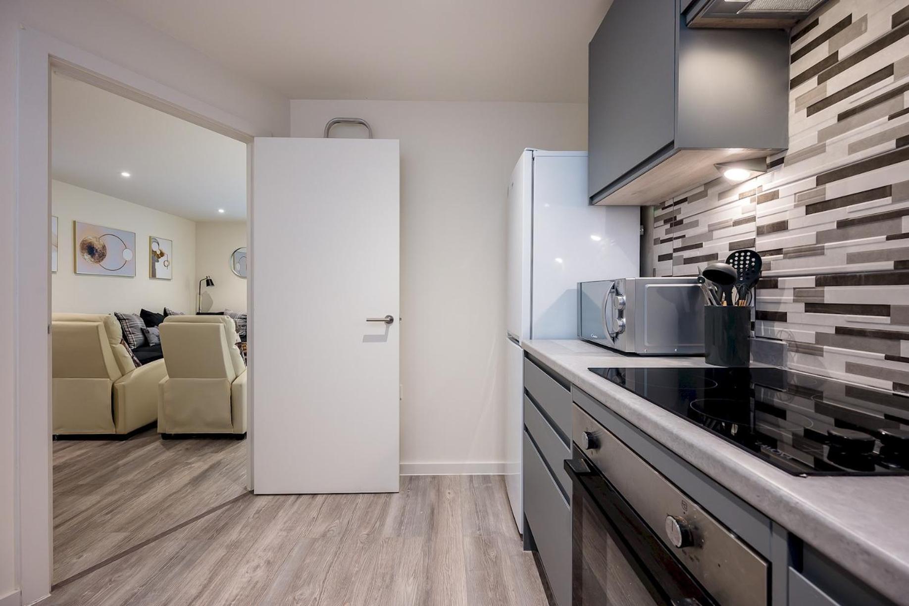 Apartment Stunning 2 Bed Apartment U6 - Sleeps 8