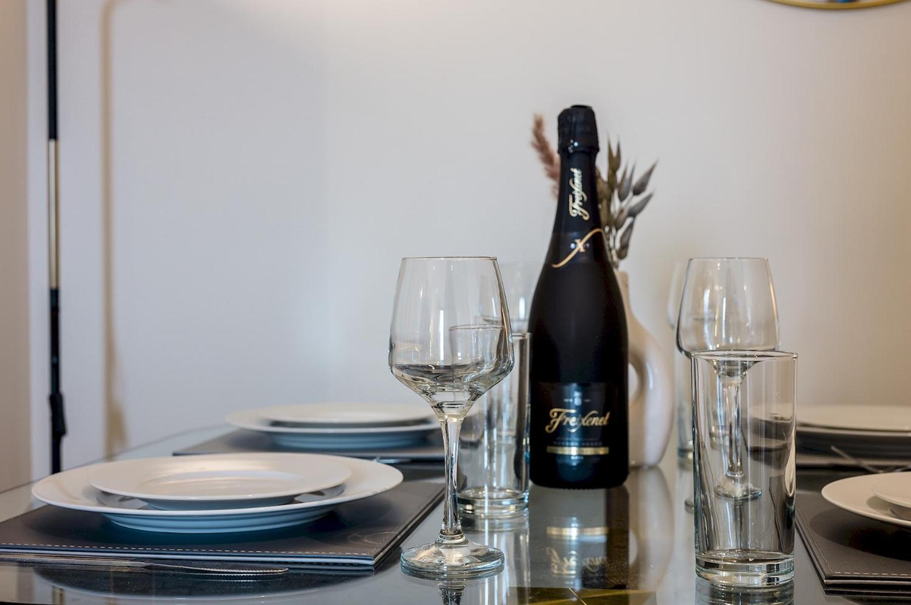Apartment Stunning 2 Bed Apartment U6 - Sleeps 8 Liverpool