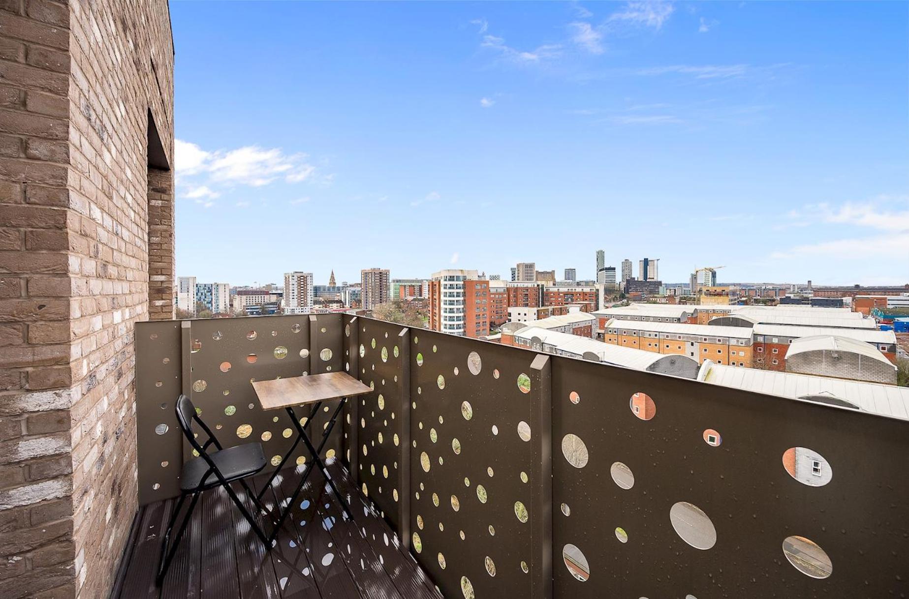 Stunning 2 Bed U6 - Sleeps 8 * Liverpool