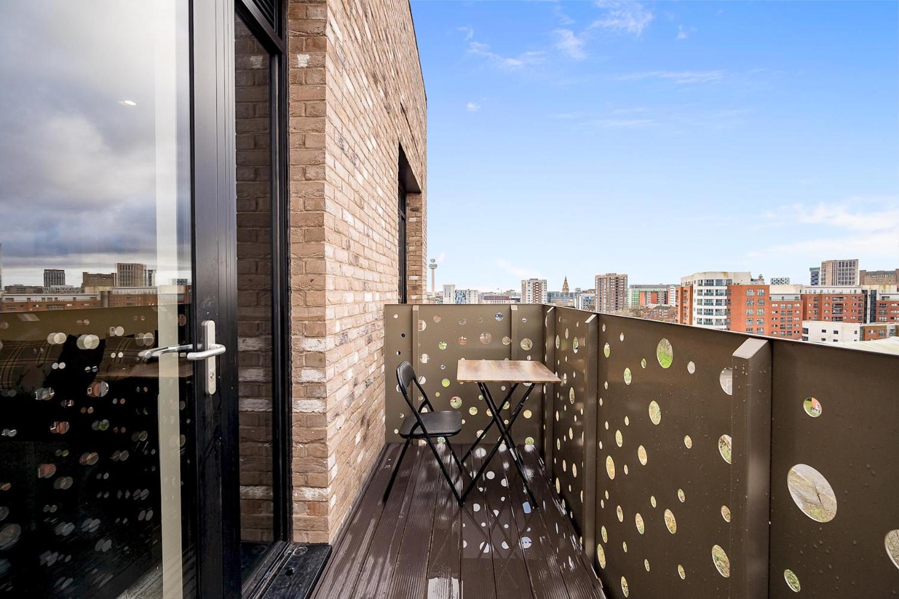 Apartment Stunning 2 Bed Apartment U6 - Sleeps 8 *