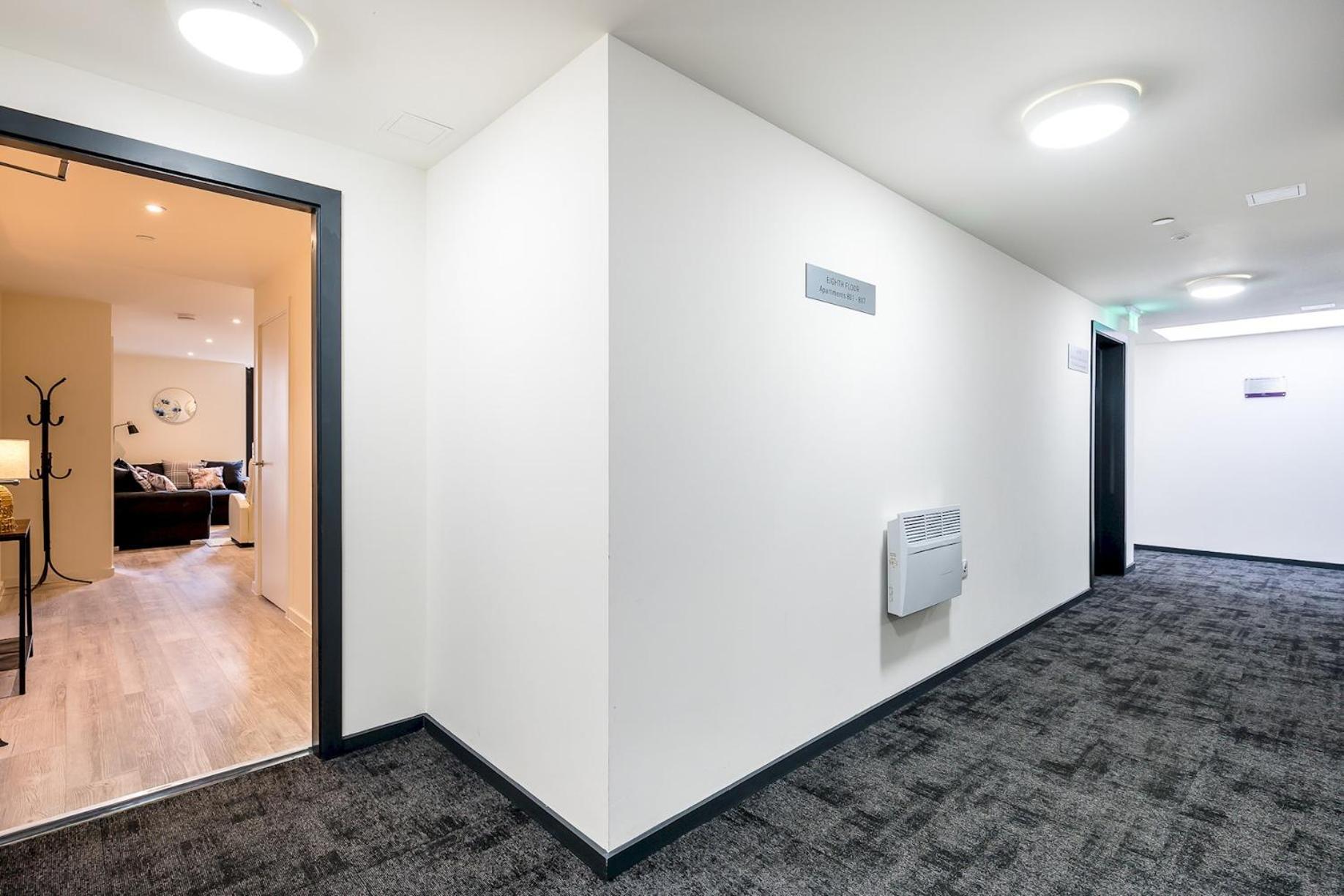 Apartment Stunning 2 Bed U6 - Sleeps 8 *