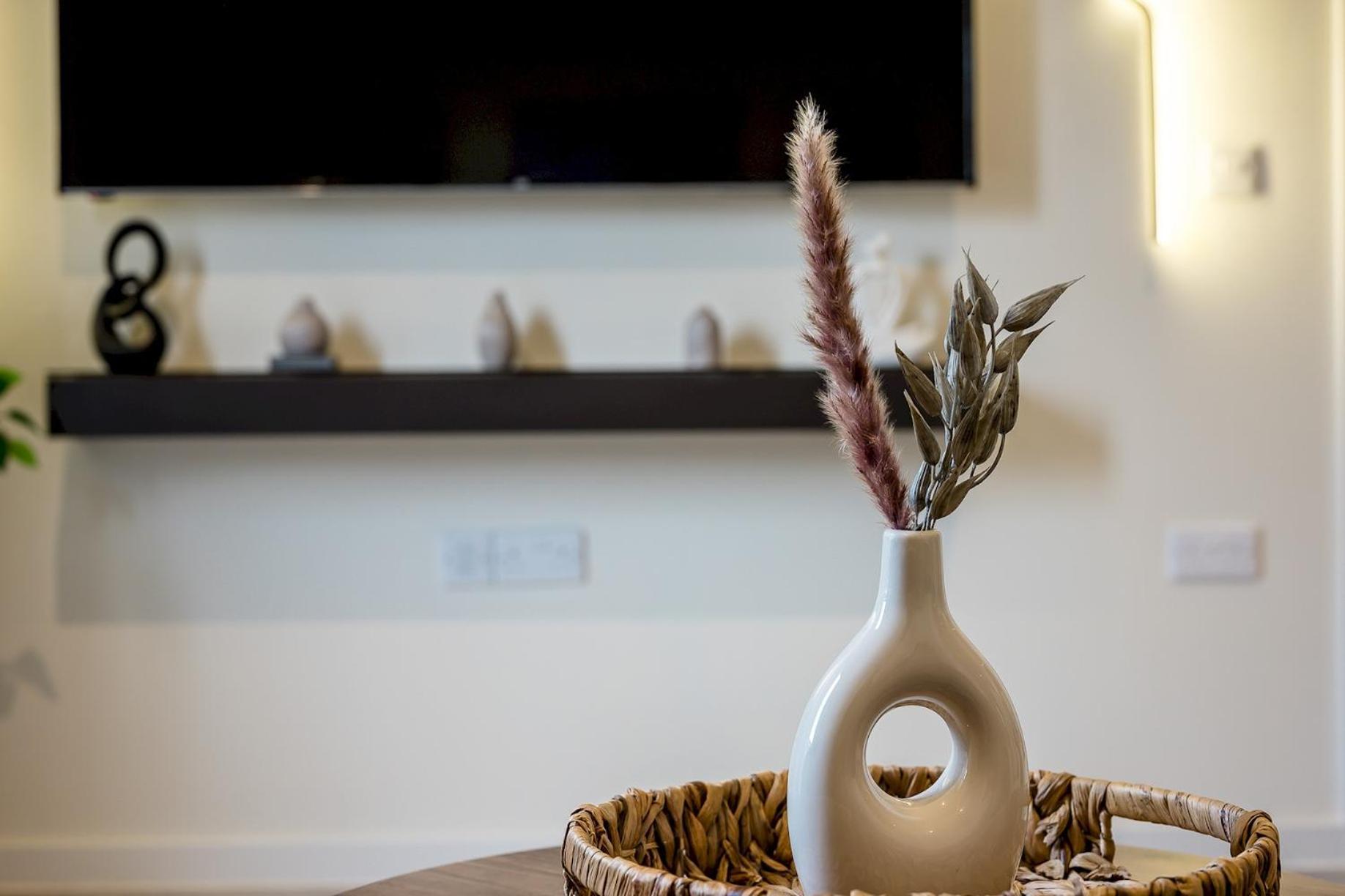 Apartment Stunning 2 Bed Apartment U6 - Sleeps 8 *