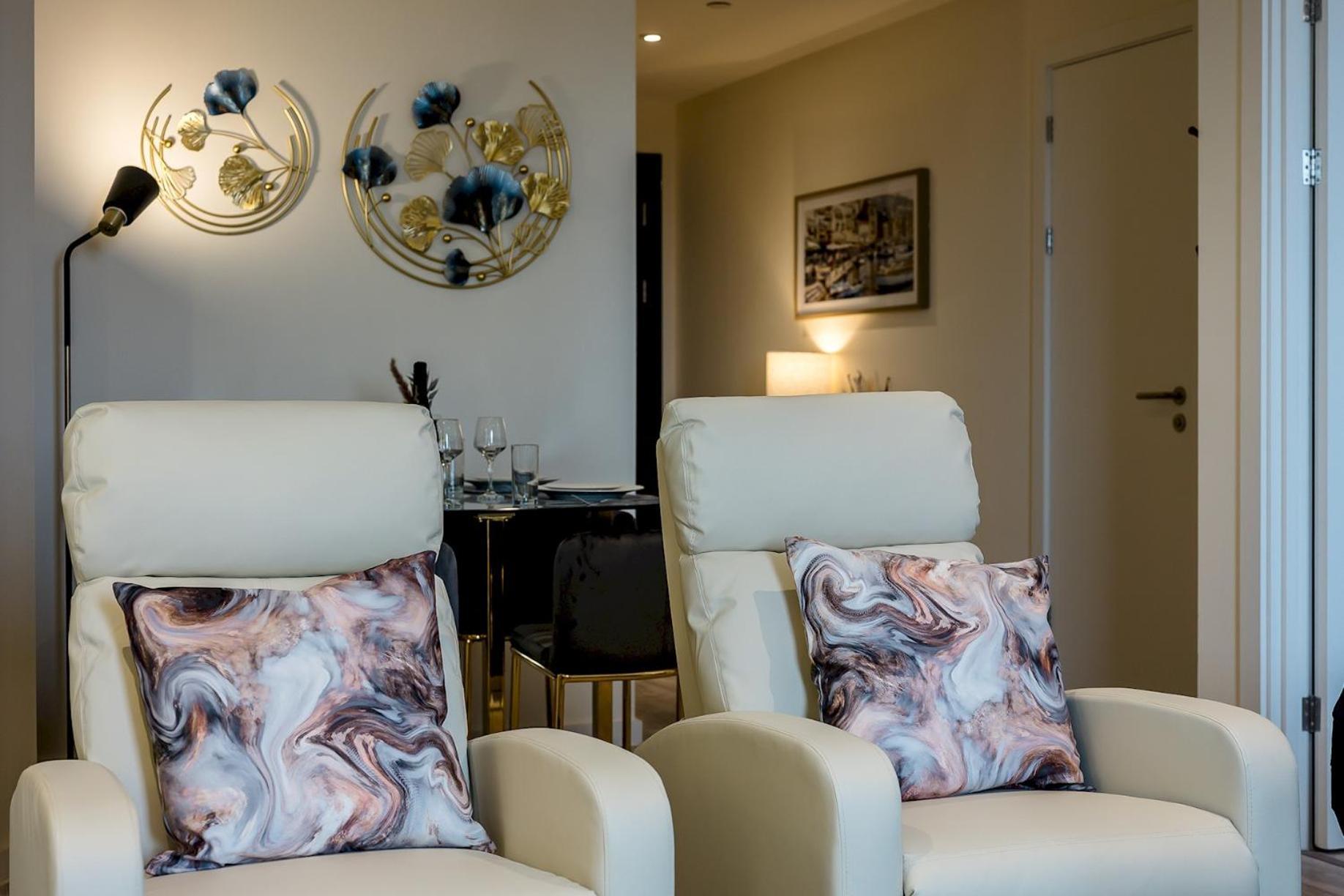 Stunning 2 Bed Apartment U6 - Sleeps 8 Apartment Liverpool