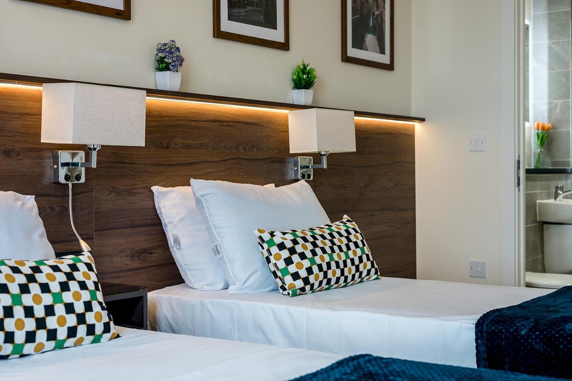 Stunning 2 Bed U6 - Sleeps 8 Apartment *