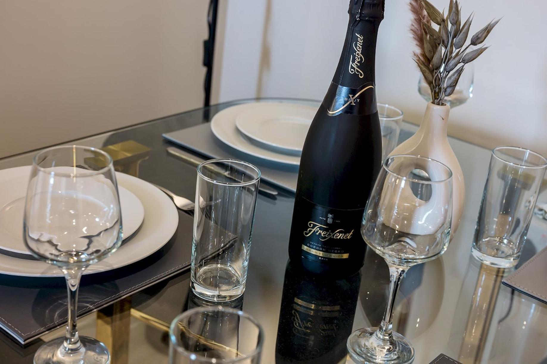 Stunning 2 Bed U6 - Sleeps 8 Liverpool