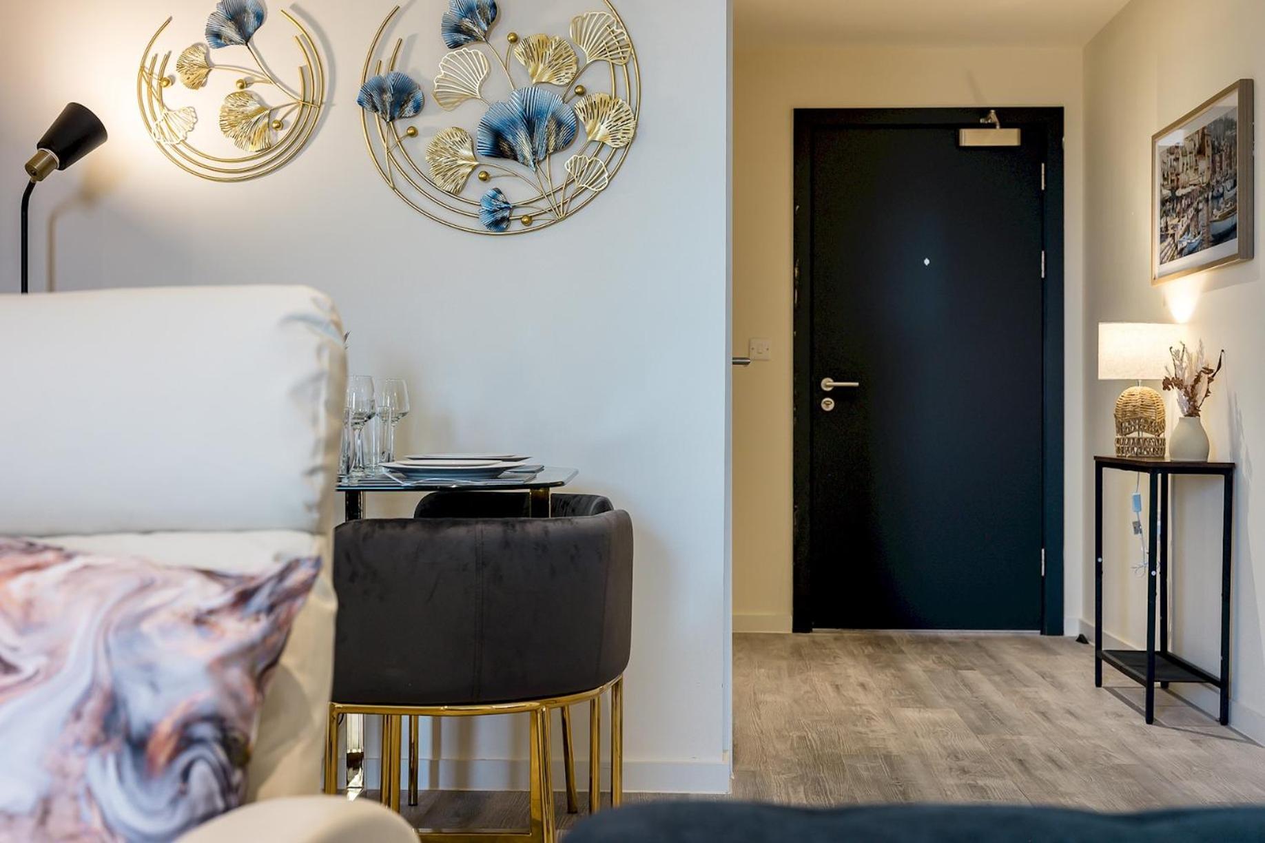 Stunning 2 Bed U6 - Sleeps 8 Apartment