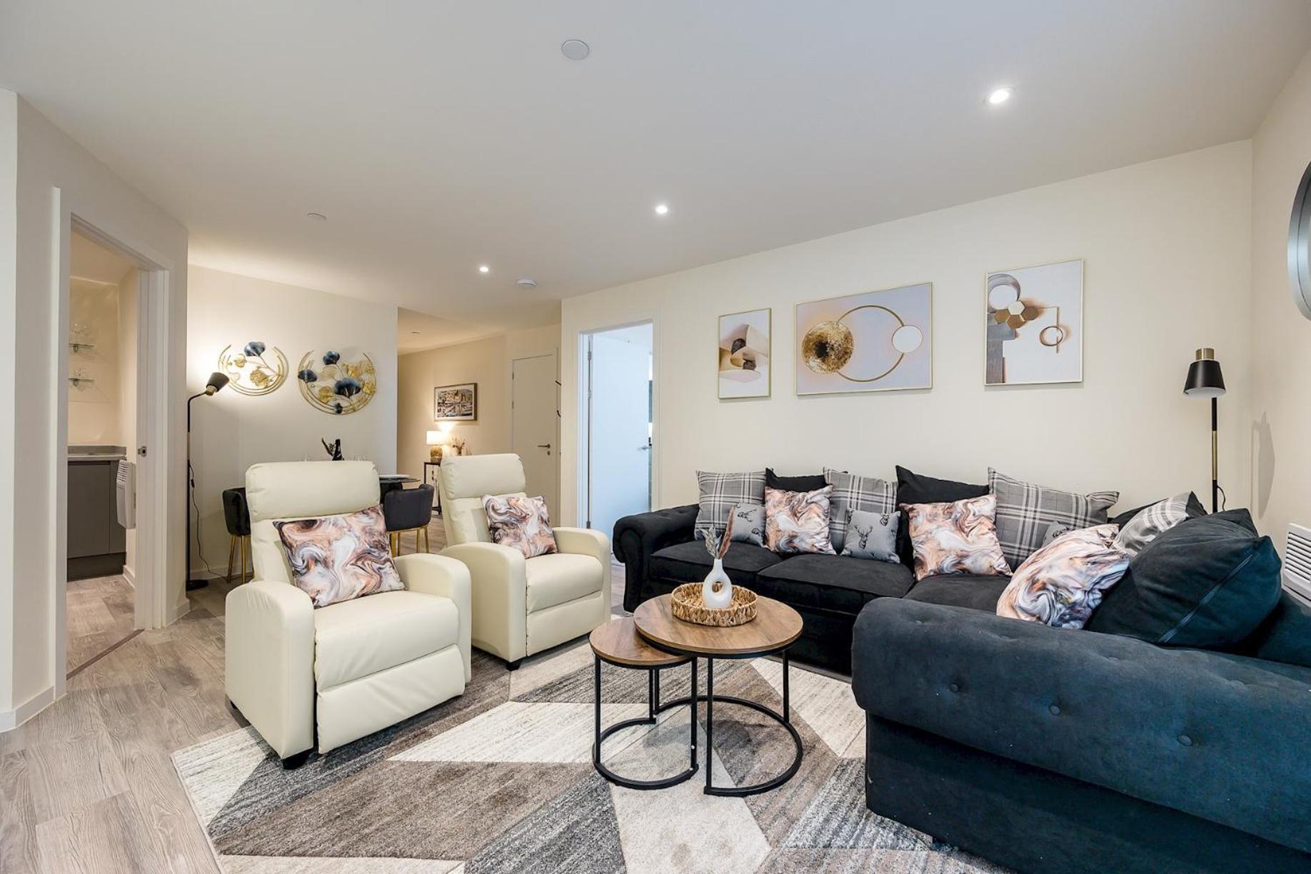 Apartment Stunning 2 Bed Apartment U6 - Sleeps 8