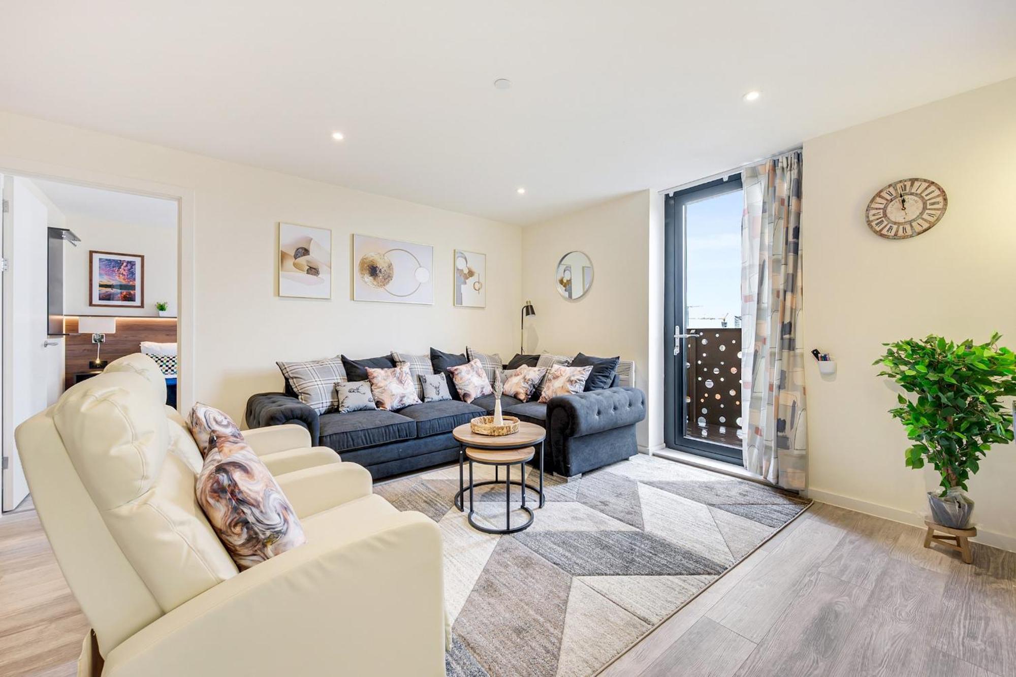 Stunning 2 Bed Apartment U6 - Sleeps 8 *
