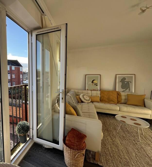 Entire Cosy In Marina Holiday home Liverpool