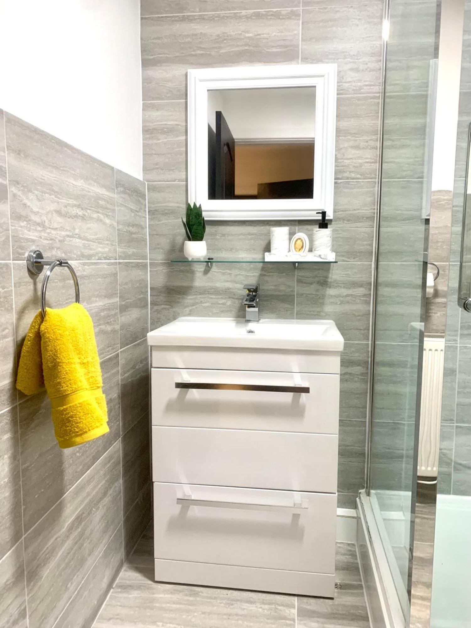Award Winning Large Stylish 3 Bedroom Centre Free Secure Parking Liverpool