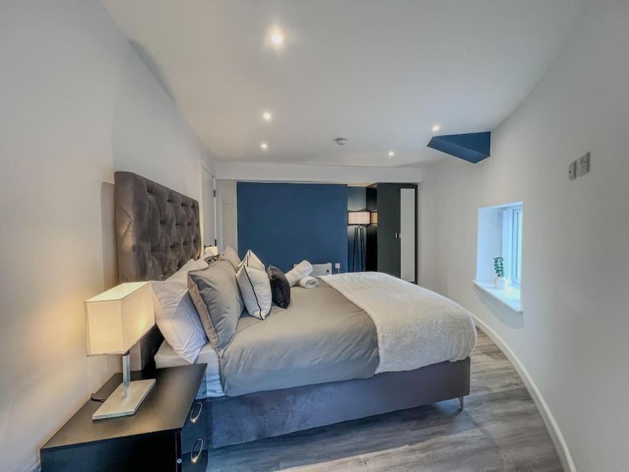 Orange Rentals-high Spec, Midnight Suite, Sleeps 4-pets Welcome!
