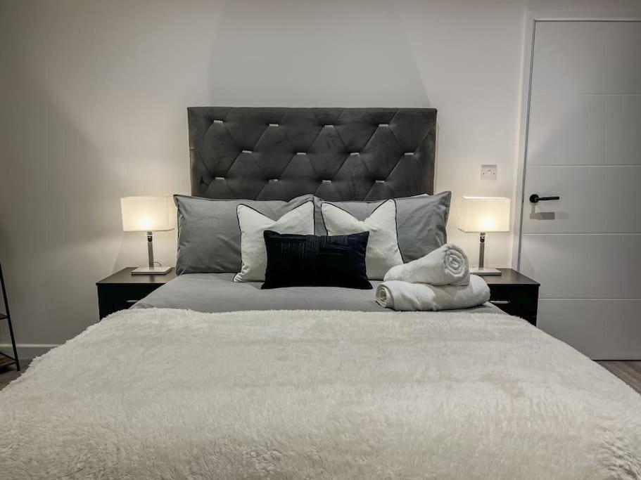 Apartment Orange Rentals-high Spec, Midnight Suite, Sleeps 4-pets Welcome! *
