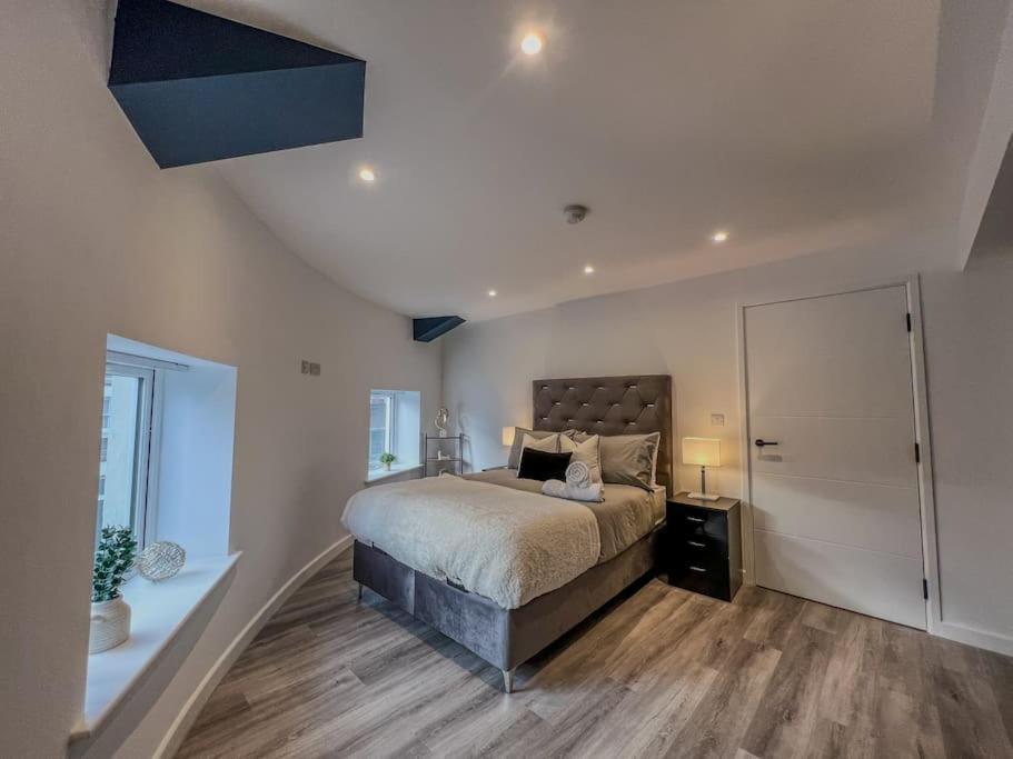Orange Rentals-high Spec, Midnight Suite, Sleeps 4-pets Welcome! Apartment