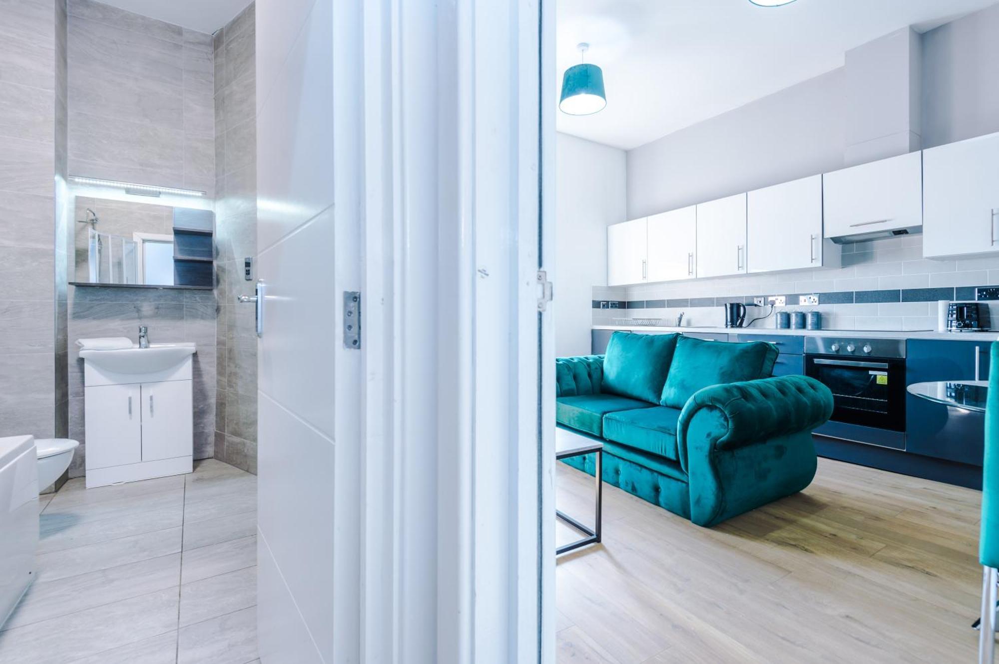 Stylish Located In The Centre Of - Web-exclusive Offers At A-kapartments Liverpool