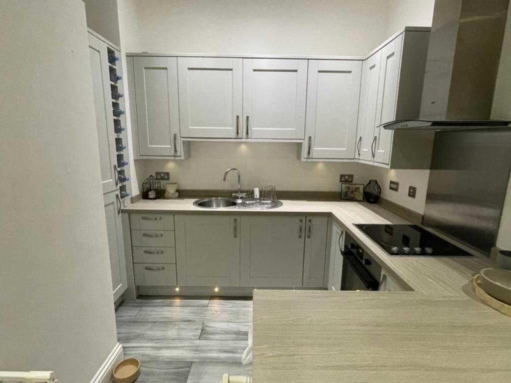 Orange Rentals- Cosy 1-bed Near Lark Lane & Sefton Park Apartment Liverpool