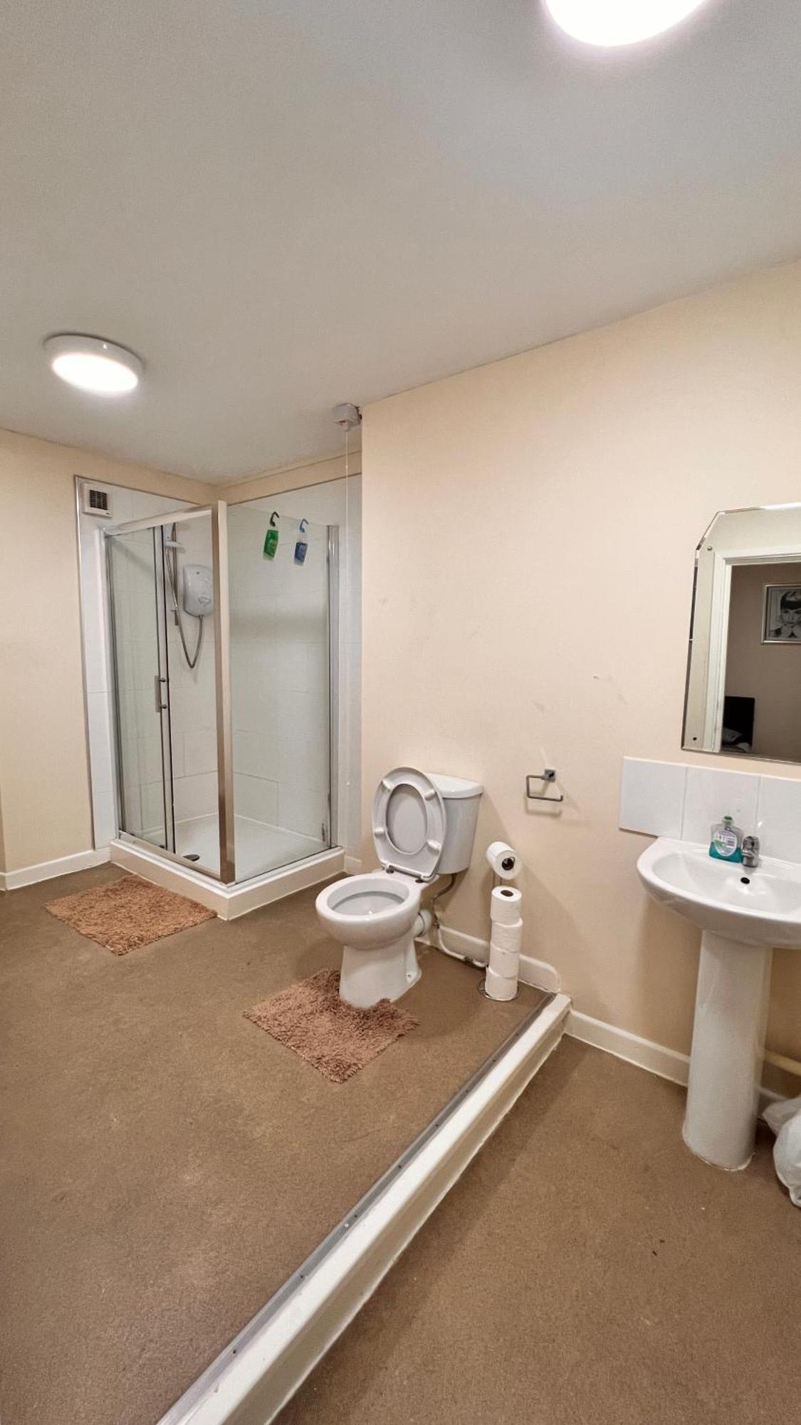 Guest house Castle 86-88 Sheil Rd L6 3af 3*