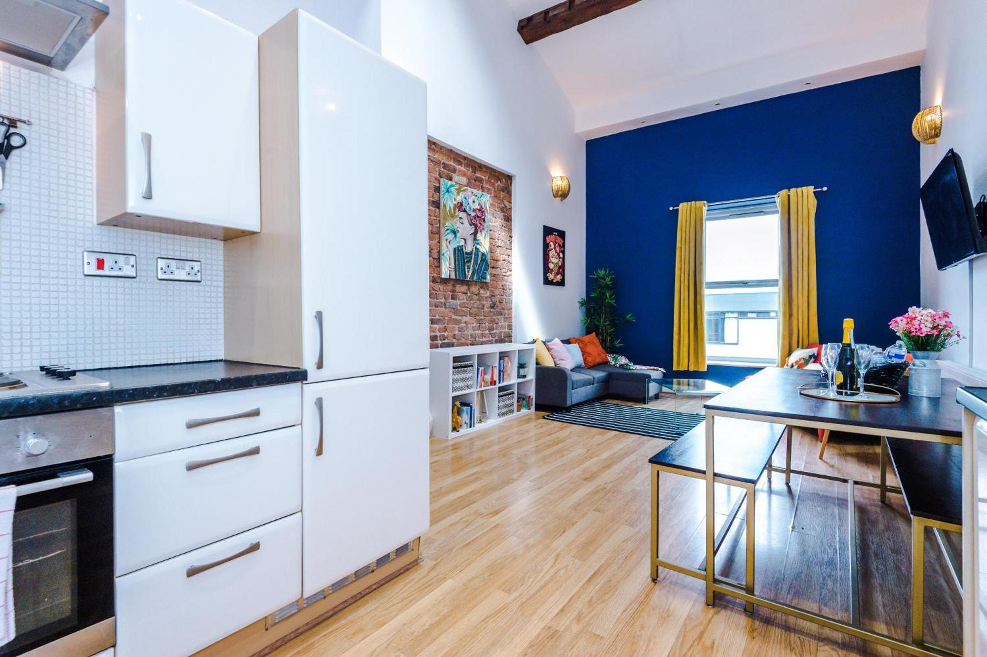 Large Duplex In Centre! Lime Street! Football! Ideal For Stag And Hen Do Stays! Apartment