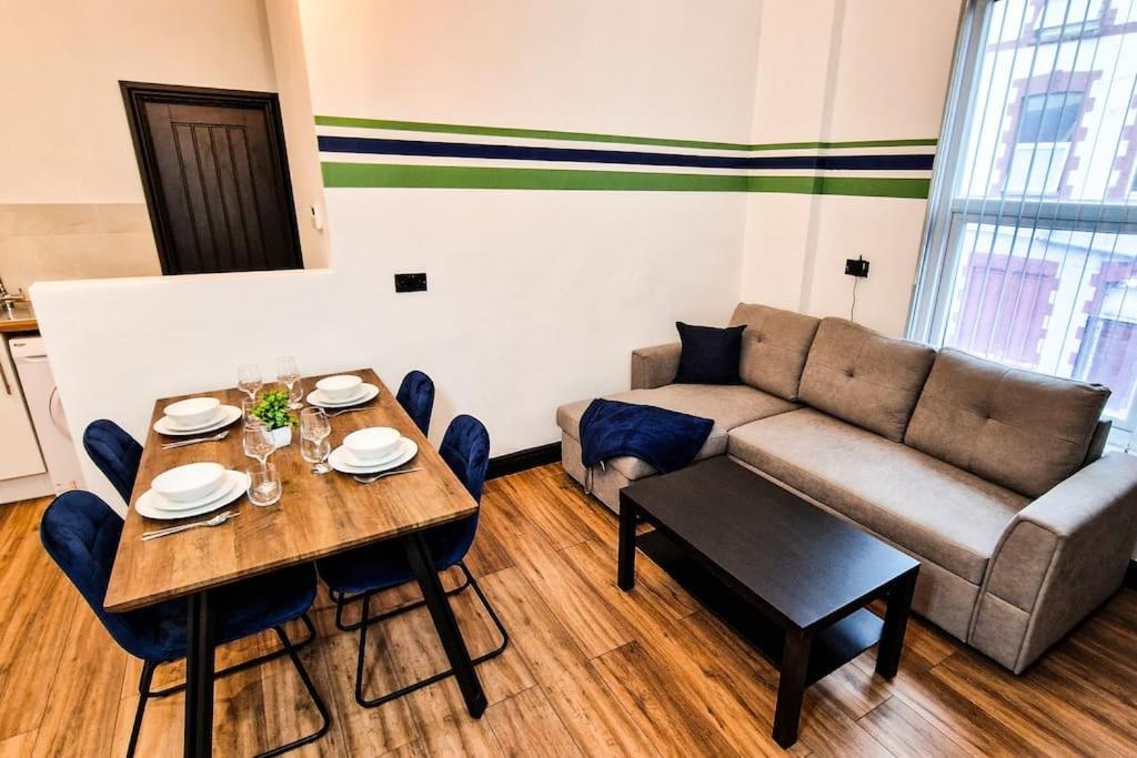 Beautiful Flat On Breck Road * Liverpool