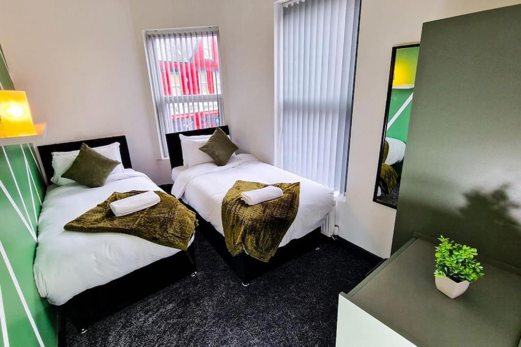 Beautiful Flat On Breck Road Apartment
