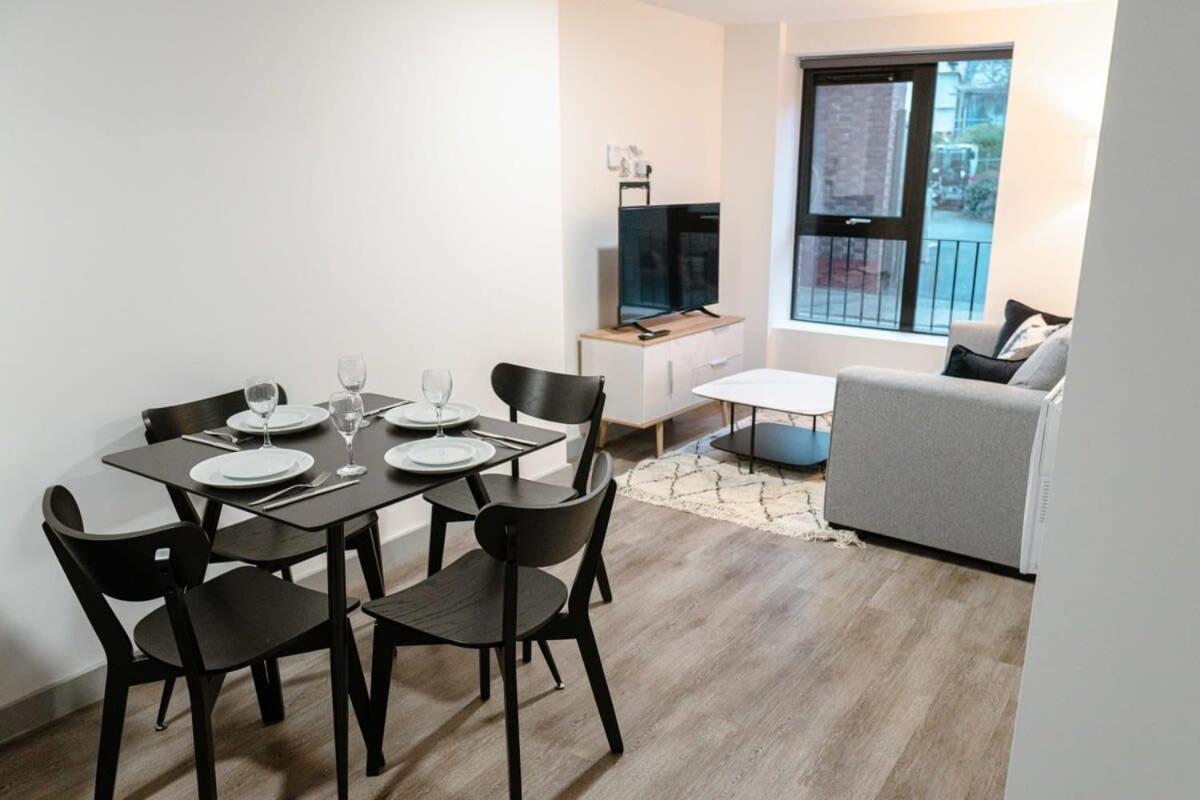 Contemporary 1 Bed In Apartment *