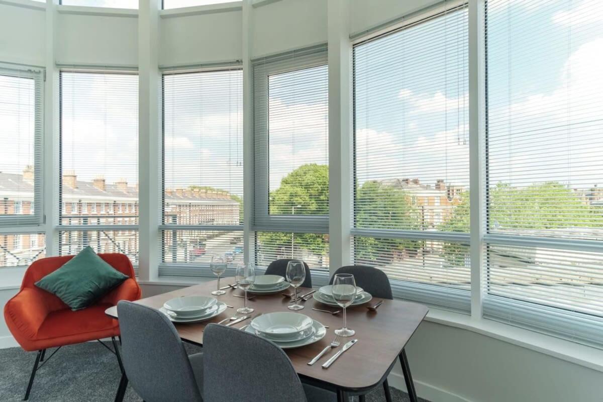 Stunning 2 Bedroom In *