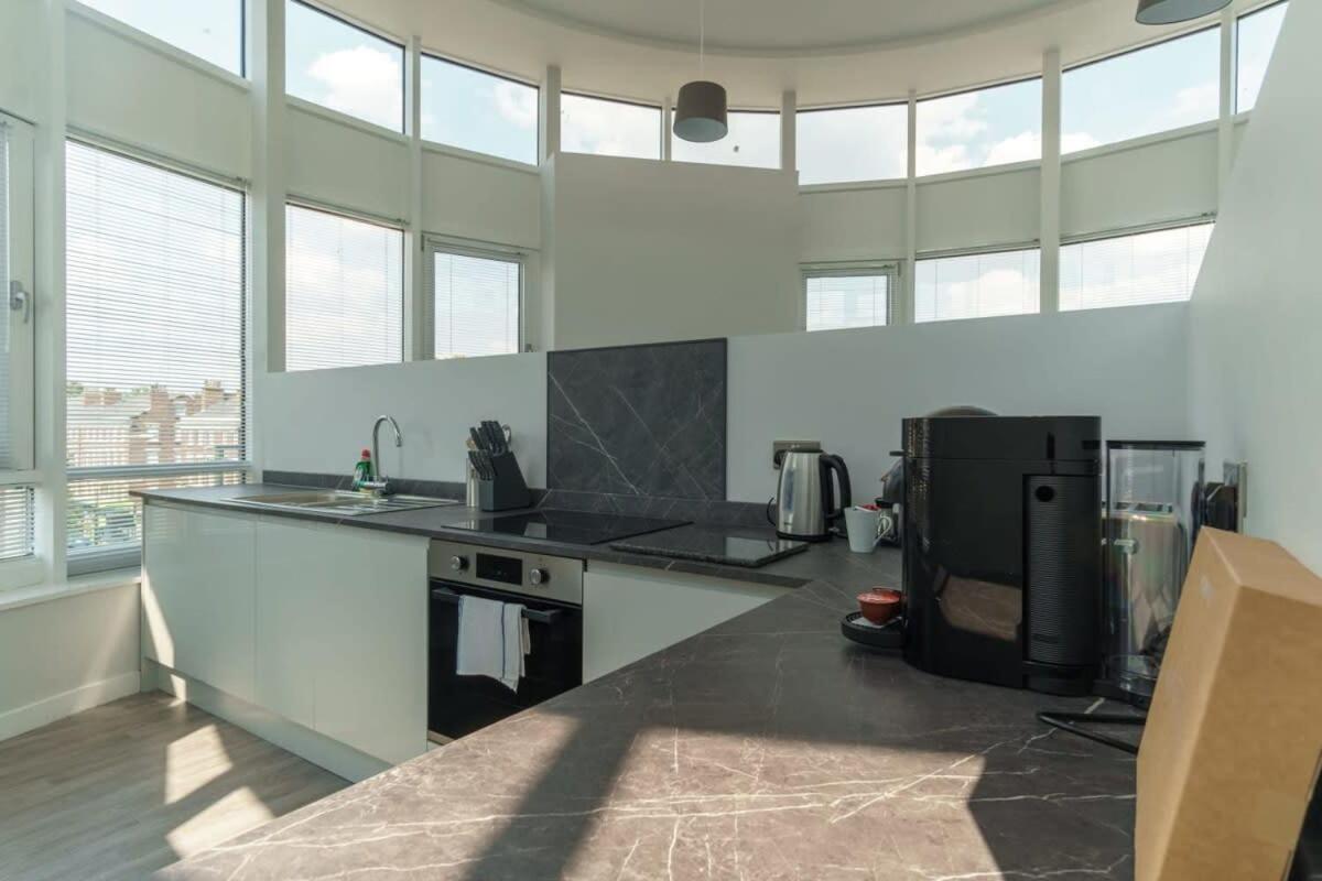 Stunning 2 Bedroom In *