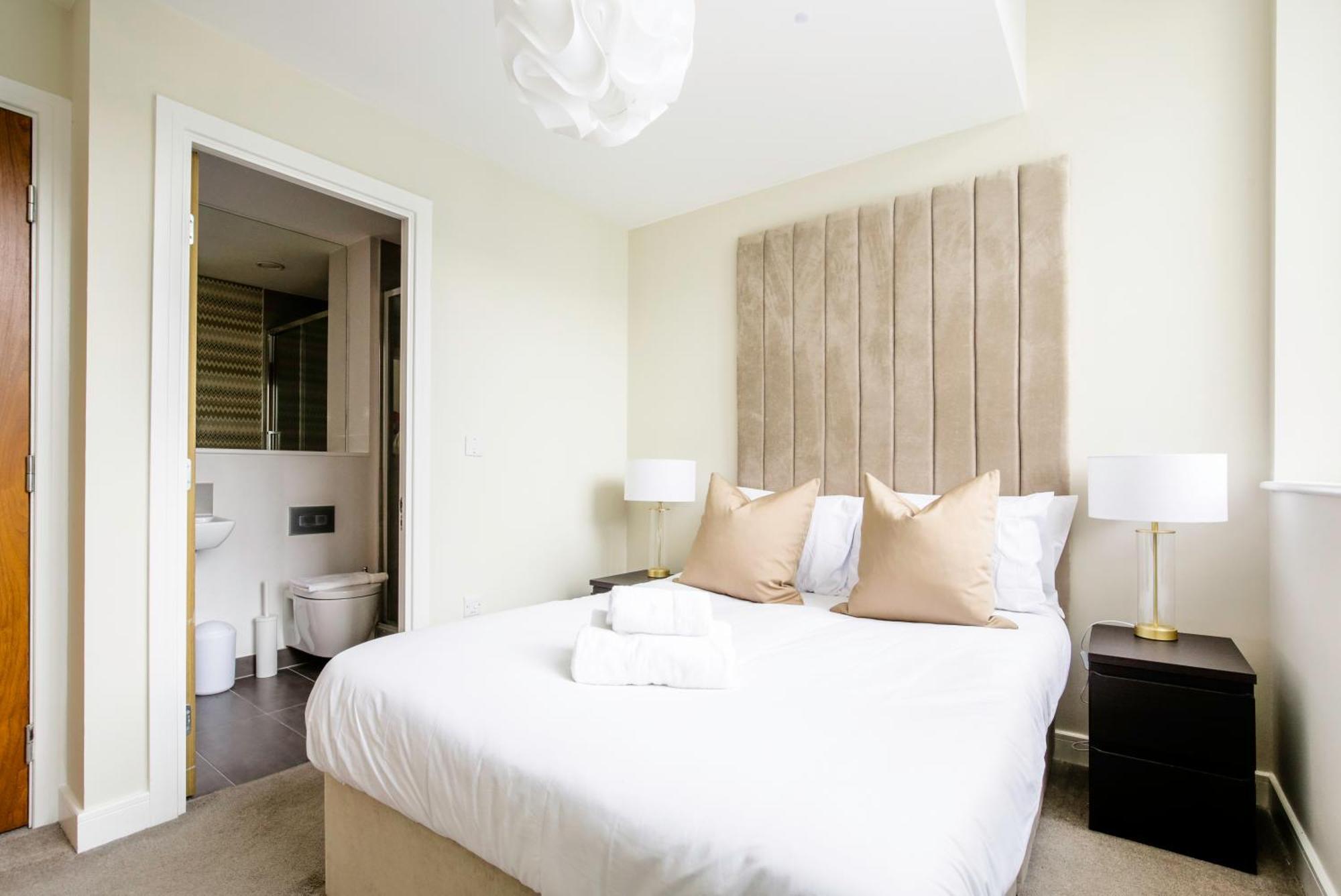 Apartment Stunning Waterfront View By Bold