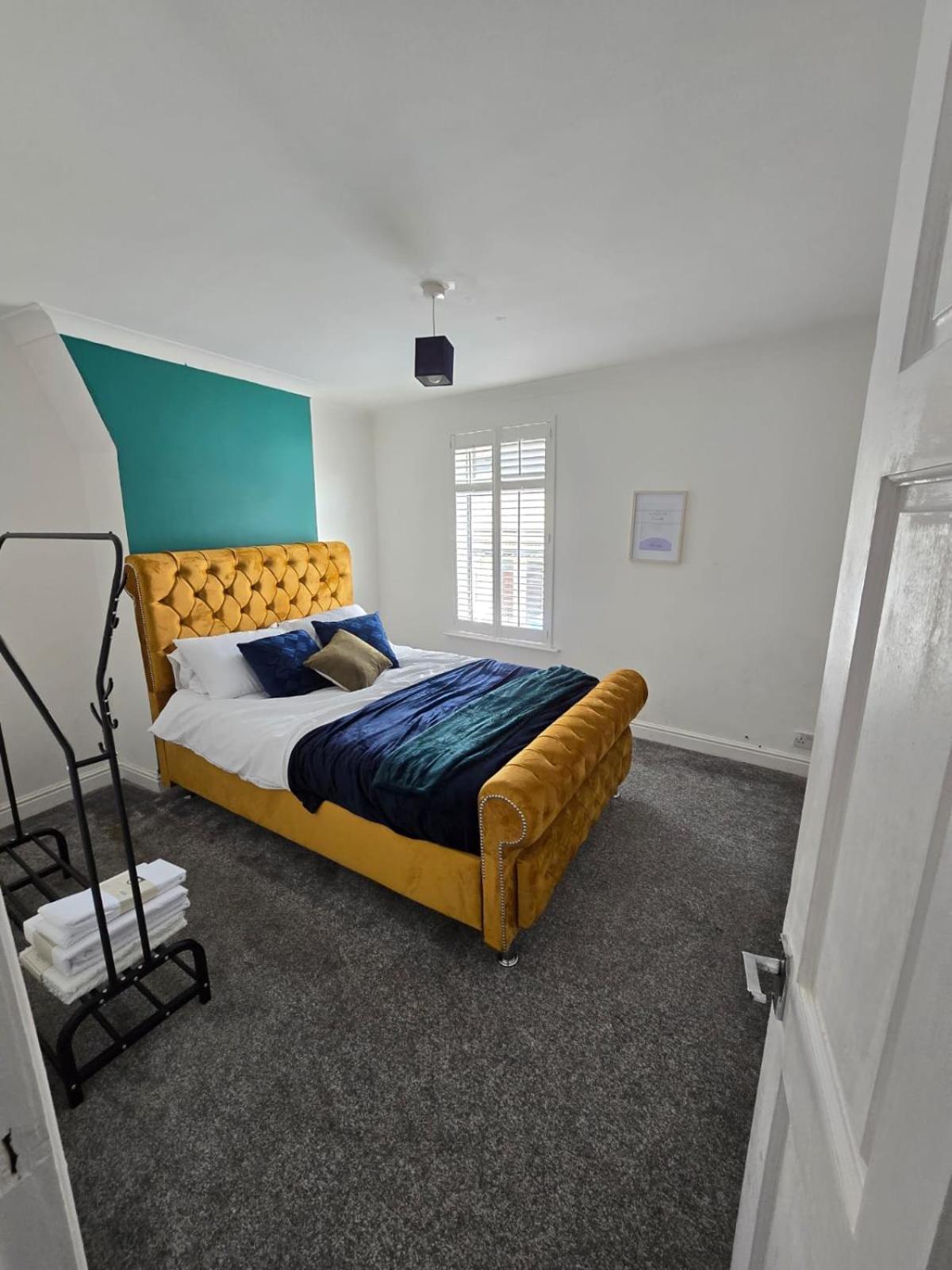 Light-filled 3-bedroom In Sleep 7 Apartment