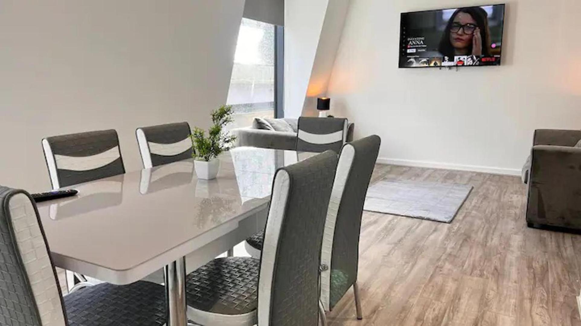 Apartment Immaculate 2-bed In