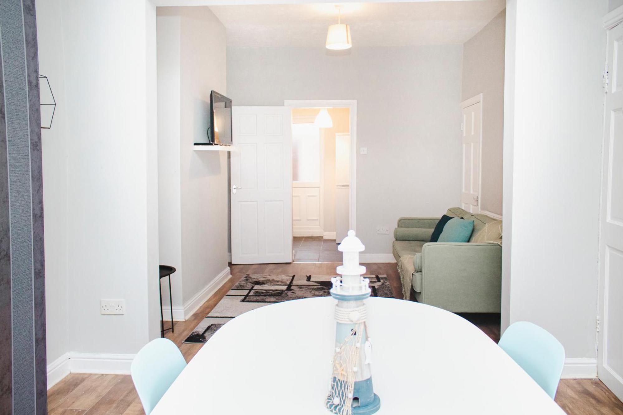Holiday home Elegant 3br With Fully Equipped Kitchen