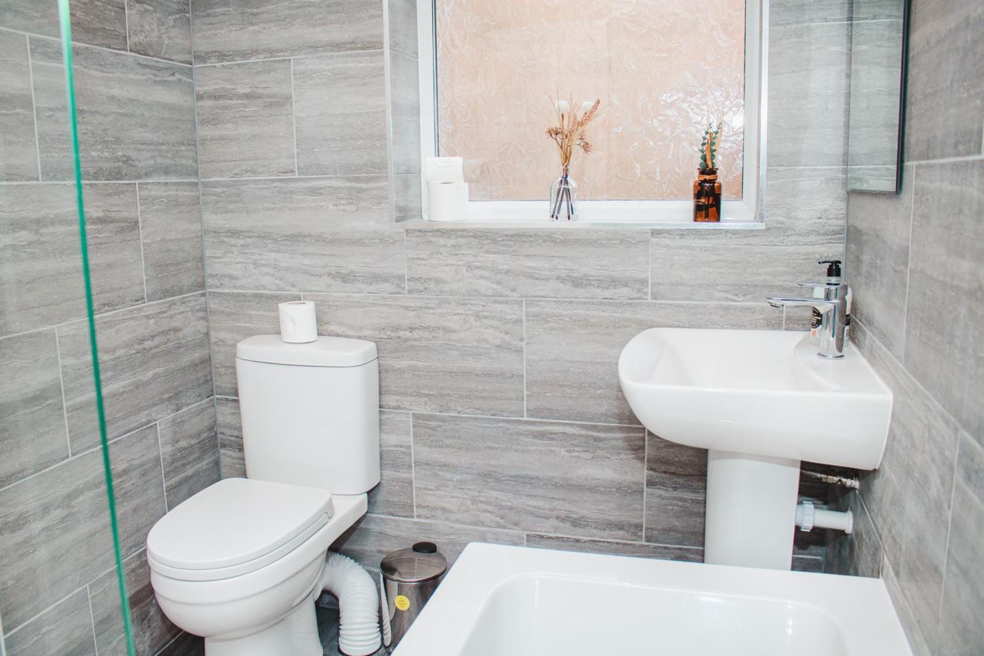 Elegant 3br With Fully Equipped Kitchen Holiday home Liverpool