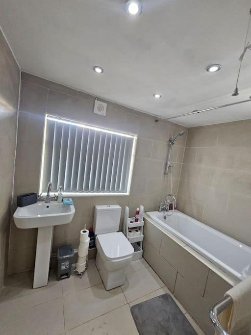 Apartment Centre - Comfy 6 Beds - Up To 30 Percent Off - Contractors Delight