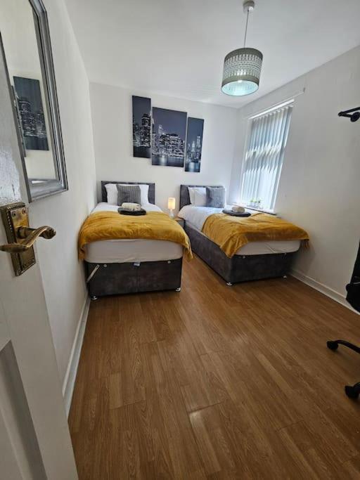 Centre - Comfy 6 Beds - Up To 30 Percent Off - Contractors Delight Apartment *