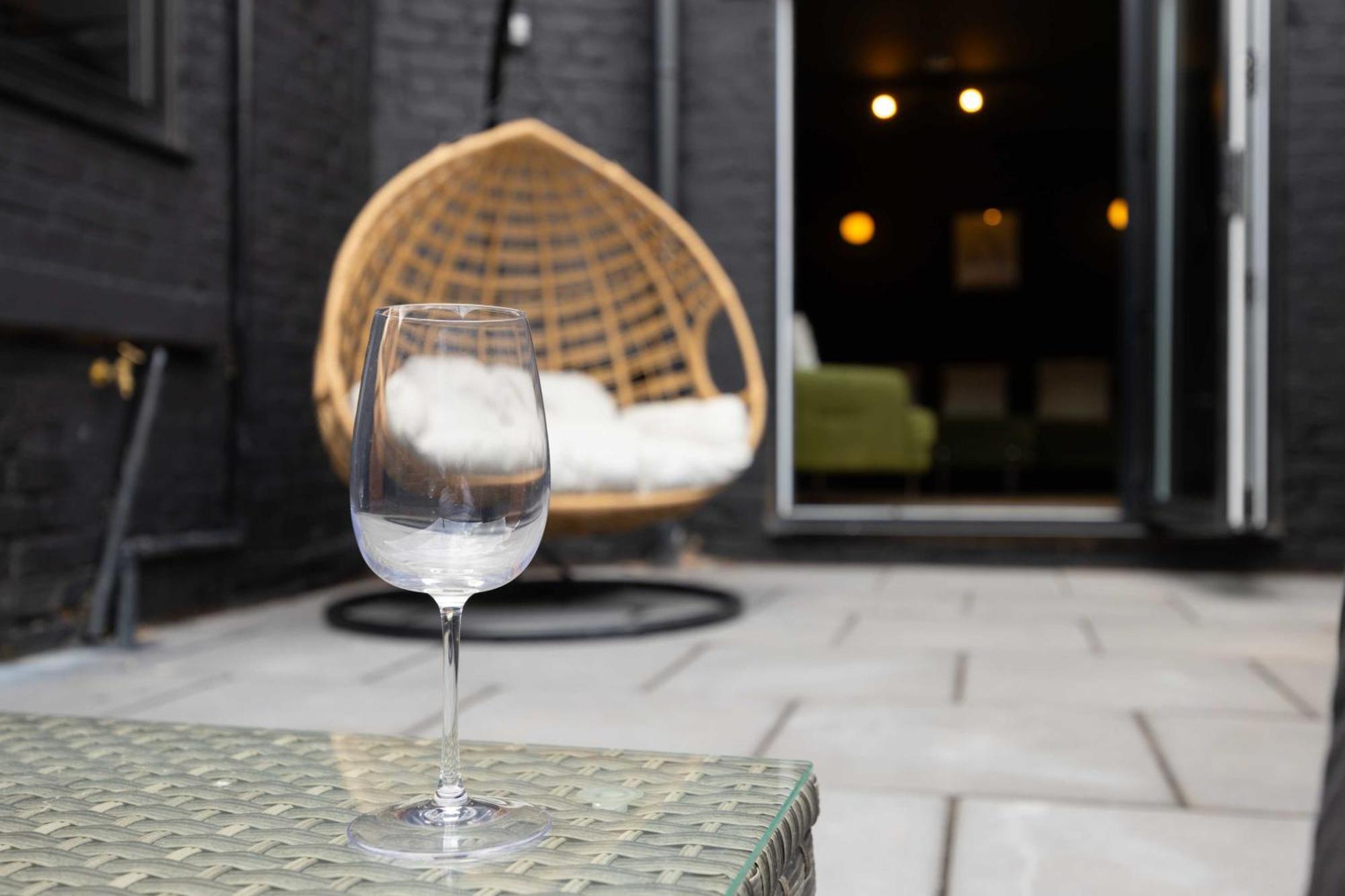 The Black House - Air Host & - 5 Bedrooms * Liverpool