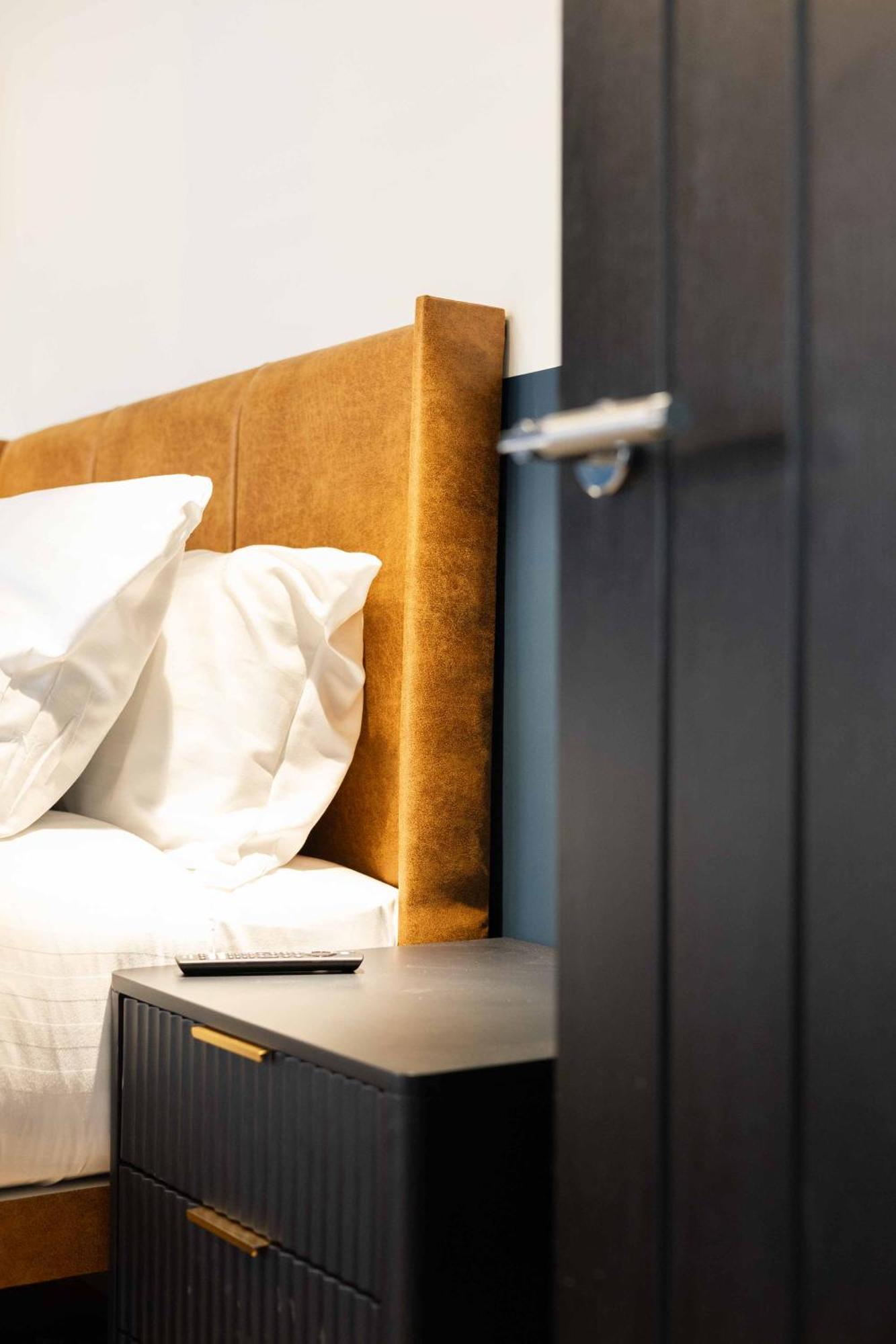 Holiday home The Black House - Air Host & - 5 Bedrooms Liverpool
