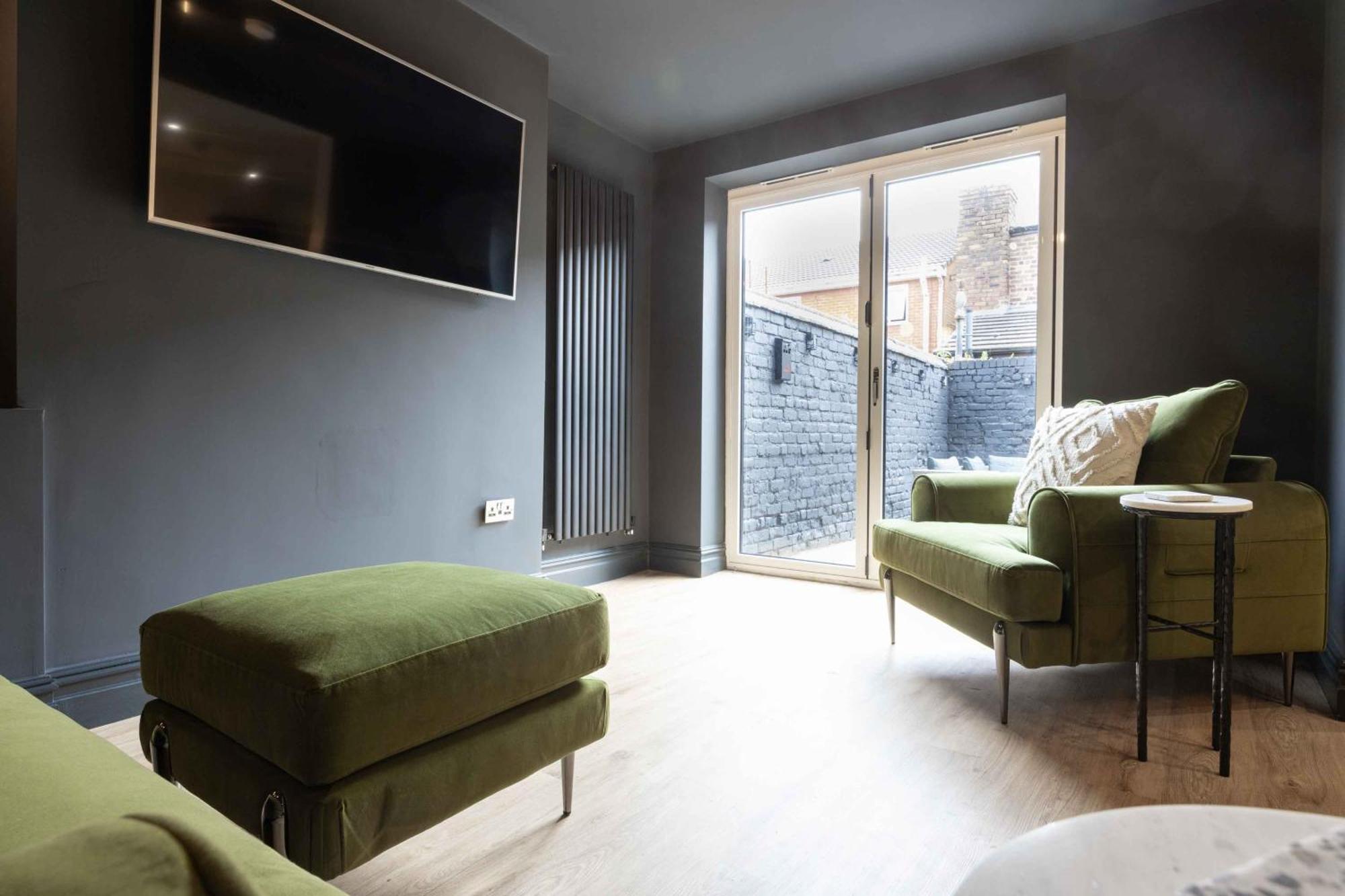 The Black House - Air Host & - 5 Bedrooms Holiday home Liverpool